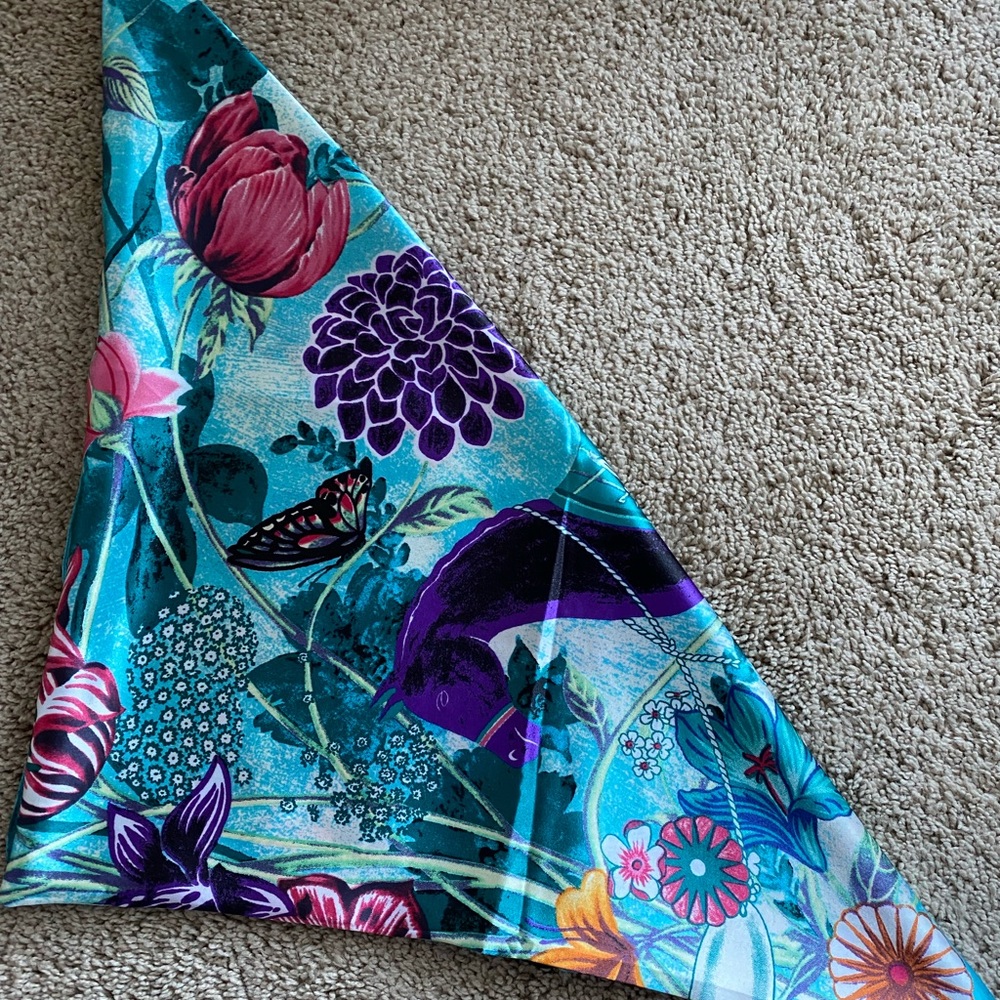 Silk headscarf🦚🦋Never worn